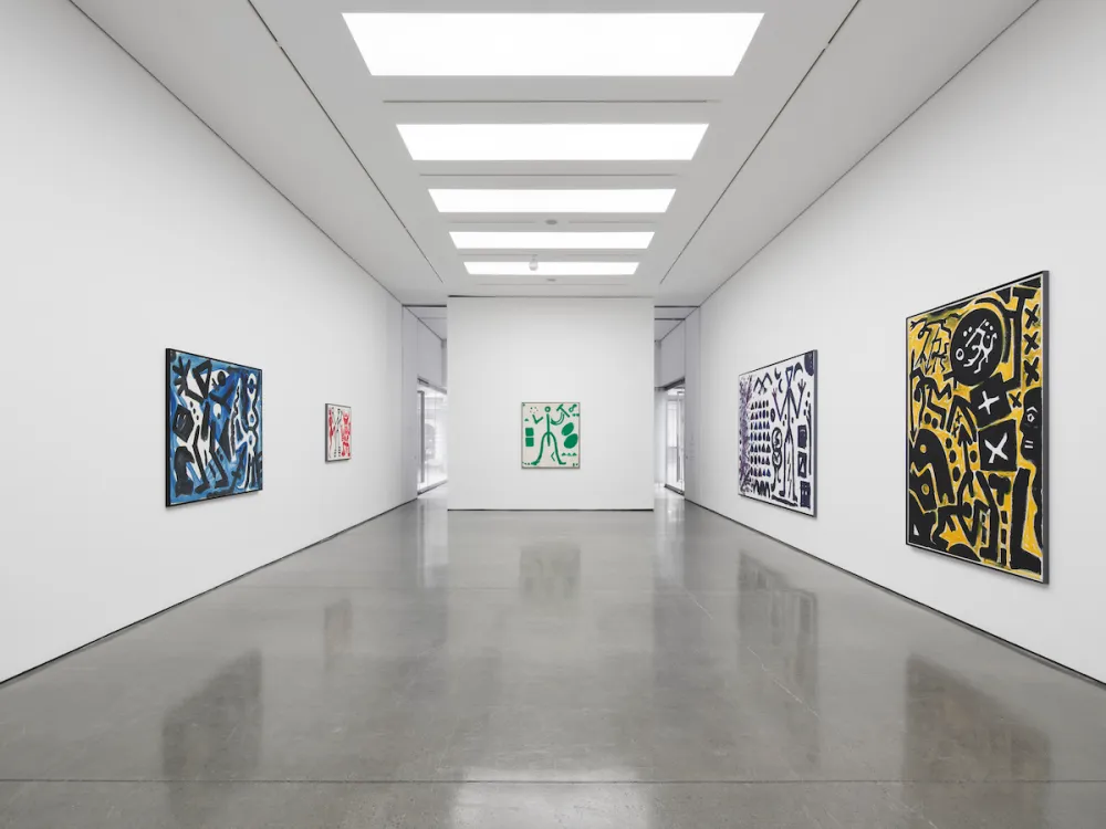 London’s White Cube Axes Nearly 40 Monitors and Replaces Them with Security Guards